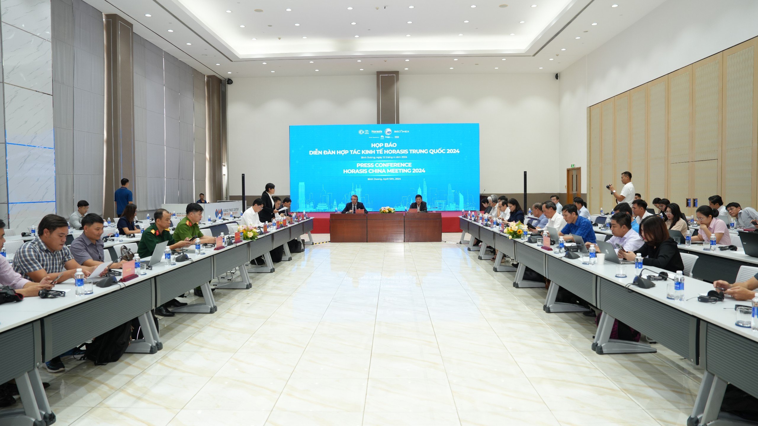 Quang cảnh buổi họp báo về Diễn đàn hợp tác kinh tế Horasis Trung Quốc 2024 do UBND tỉnh Bình Dương phối hợp cùng Tổ chức Horasis, Liên đoàn Kinh tế Công nghiệp Trung Quốc chủ trì và tổ chức.